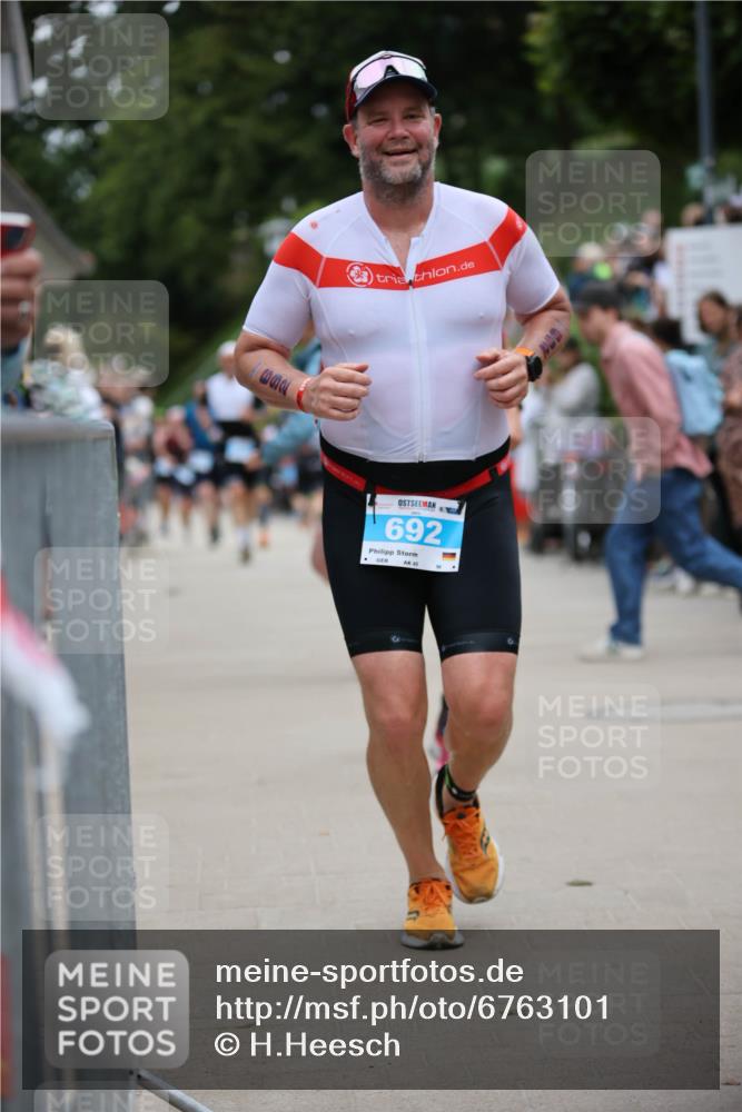 04.08.2024 - OstseeMan H.Heesch http://msf.ph/oto/6763101 04.08.2024 13:56:38 Laufen 5, 132, 170, 253, 284, 326, 497, 507, 530, 550, 564, 576, 625, 692, 725, 753, 900, 907, 938, 1188 meine-sportfotos.de