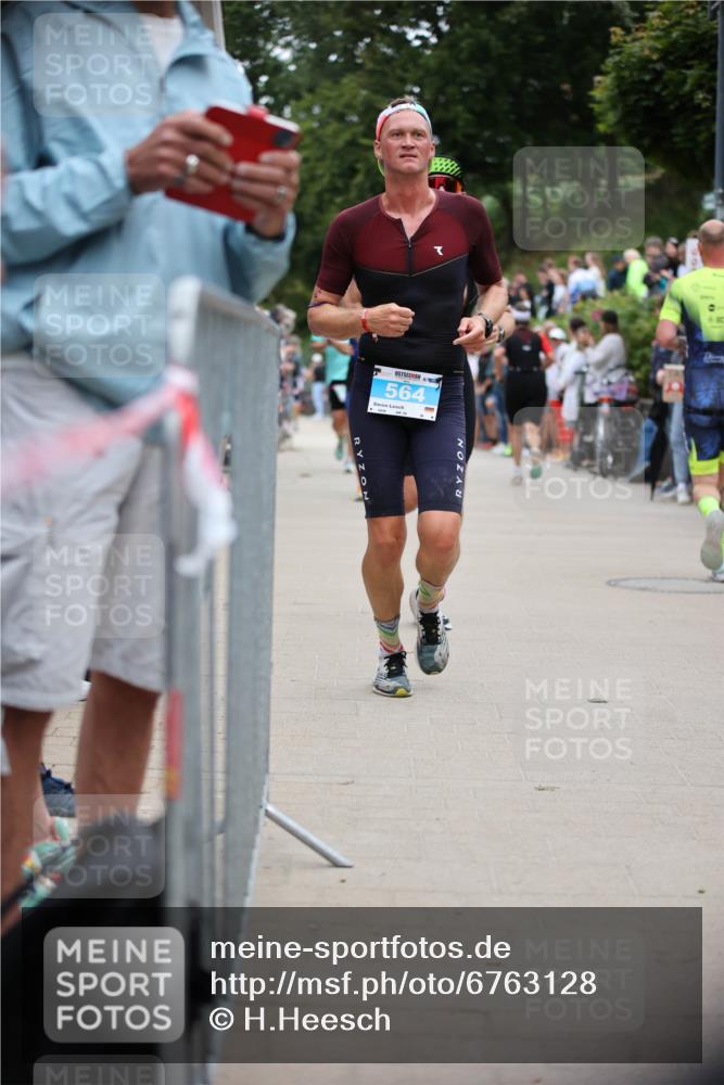 04.08.2024 - OstseeMan H.Heesch http://msf.ph/oto/6763128 04.08.2024 13:56:49 Laufen 135, 161, 253, 446, 497, 530, 564, 576, 633, 660, 663, 749, 771, 786, 794, 900, 907, 938, 1262 meine-sportfotos.de