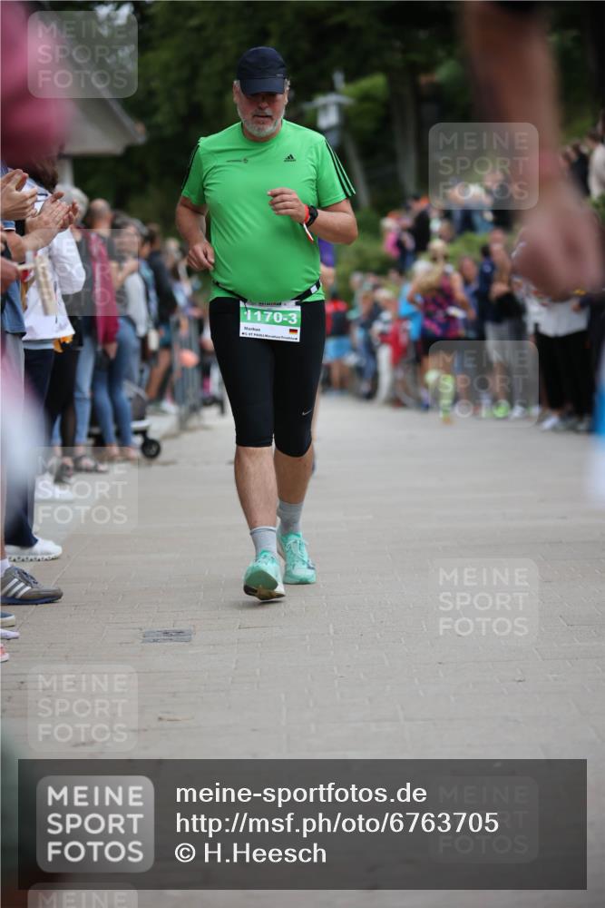 04.08.2024 - OstseeMan H.Heesch http://msf.ph/oto/6763705 04.08.2024 14:24:23 Laufen 302, 381, 428, 500, 515, 524, 532, 547, 808, 821, 838, 874, 901, 922, 928, 1170, 1251 meine-sportfotos.de