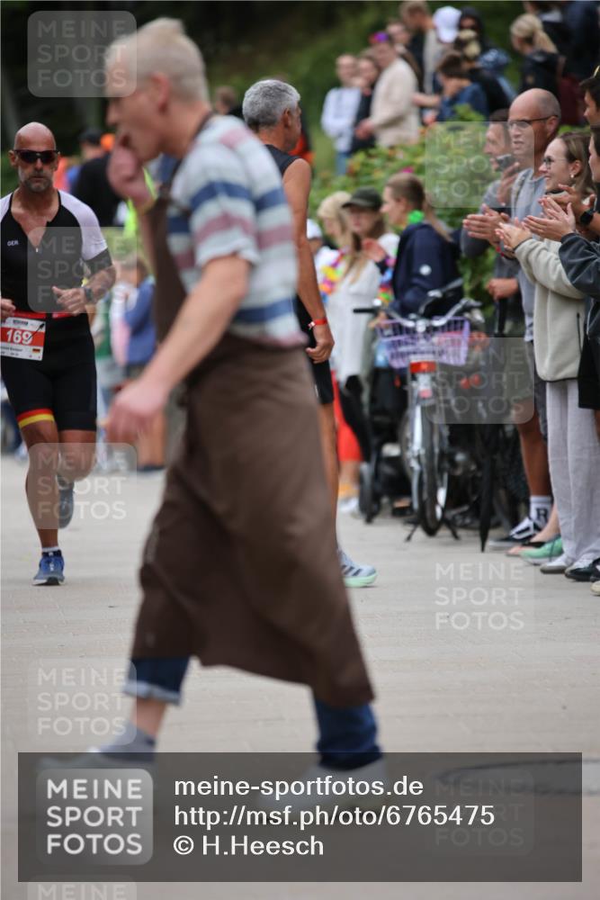 04.08.2024 - OstseeMan H.Heesch http://msf.ph/oto/6765475 04.08.2024 14:17:15 Laufen 148, 169, 309, 352, 389, 393, 535, 579, 606, 615, 634, 695, 1158, 1253, 1294, 1298 meine-sportfotos.de