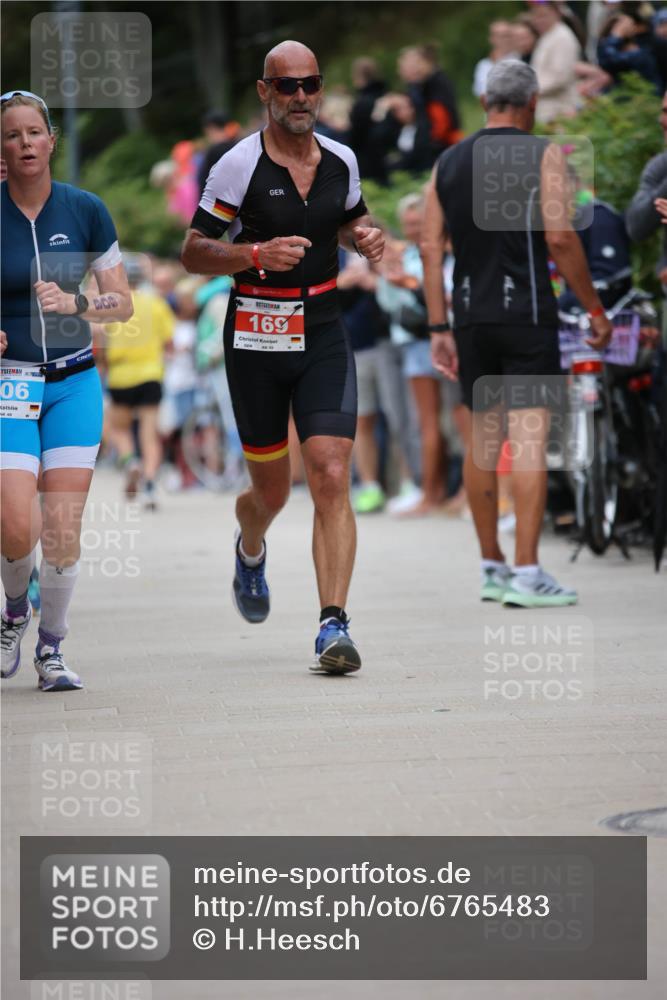04.08.2024 - OstseeMan H.Heesch http://msf.ph/oto/6765483 04.08.2024 14:17:16 Laufen 148, 169, 352, 365, 389, 393, 490, 535, 579, 606, 615, 634, 695, 1158, 1253, 1294, 1298 meine-sportfotos.de