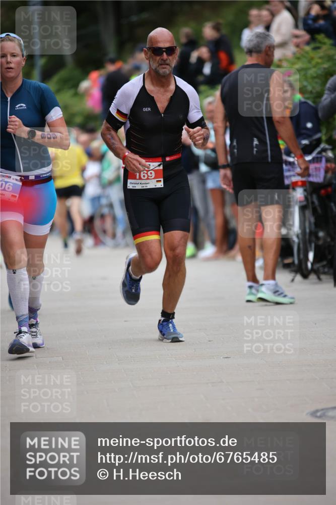 04.08.2024 - OstseeMan H.Heesch http://msf.ph/oto/6765485 04.08.2024 14:17:17 Laufen 148, 169, 352, 365, 389, 393, 490, 535, 579, 606, 615, 634, 695, 1158, 1253, 1258, 1294, 1298 meine-sportfotos.de
