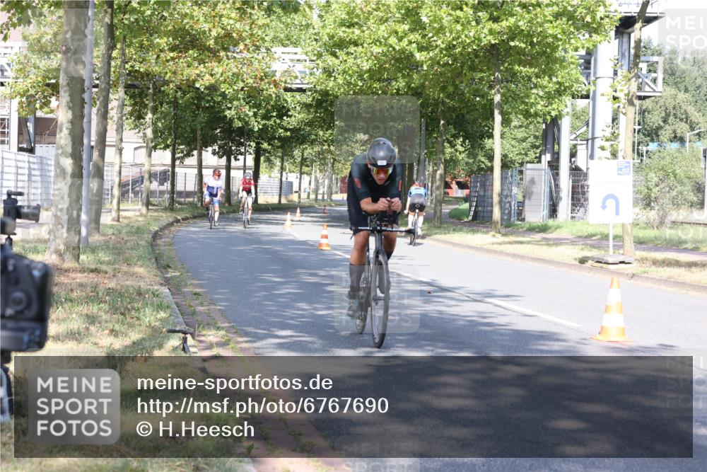 11.08.2024 - GEWOBA Citytriathlon Bremen H.Heesch http://msf.ph/oto/6767690 11.08.2024 10:18:53 Radfahren 1, 8, 82, 85 meine-sportfotos.de