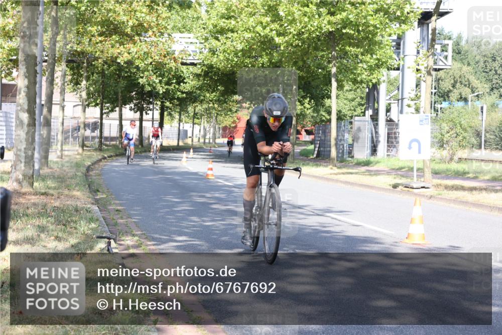 11.08.2024 - GEWOBA Citytriathlon Bremen H.Heesch http://msf.ph/oto/6767692 11.08.2024 10:18:53 Radfahren 1, 8, 82, 85 meine-sportfotos.de