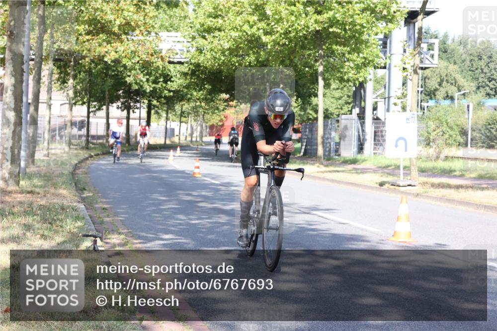 11.08.2024 - GEWOBA Citytriathlon Bremen H.Heesch http://msf.ph/oto/6767693 11.08.2024 10:18:53 Radfahren 1, 8, 82, 85 meine-sportfotos.de