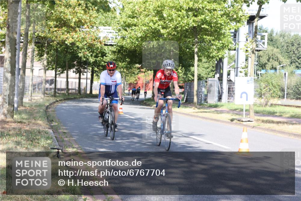 11.08.2024 - GEWOBA Citytriathlon Bremen H.Heesch http://msf.ph/oto/6767704 11.08.2024 10:18:56 Radfahren 1, 8, 82, 85, 96 meine-sportfotos.de
