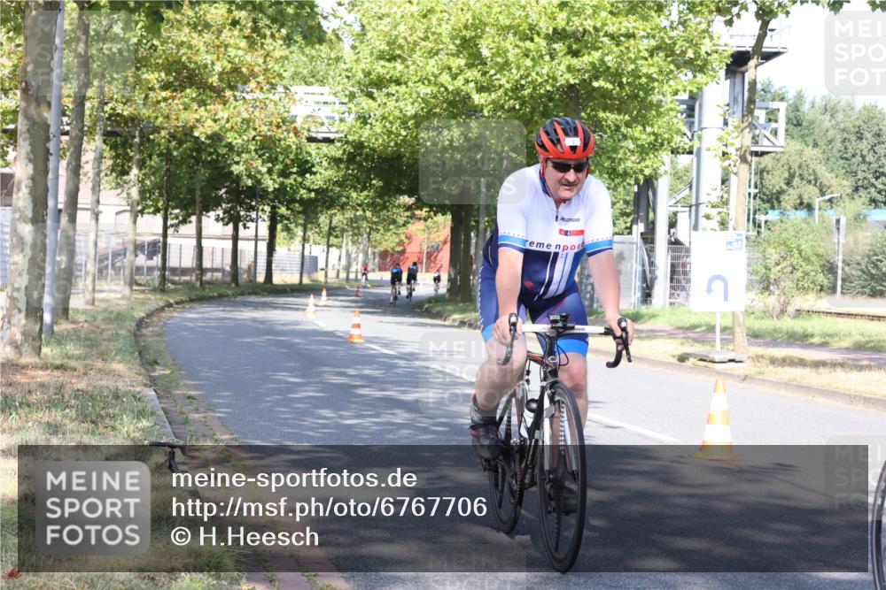 11.08.2024 - GEWOBA Citytriathlon Bremen H.Heesch http://msf.ph/oto/6767706 11.08.2024 10:18:56 Radfahren 1, 8, 82, 85, 96 meine-sportfotos.de