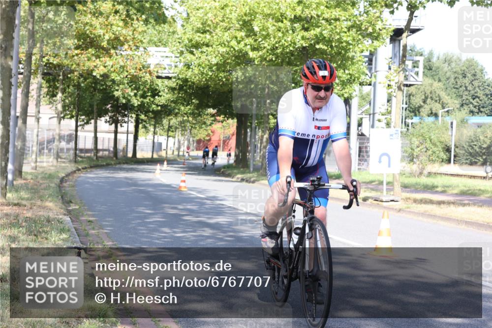 11.08.2024 - GEWOBA Citytriathlon Bremen H.Heesch http://msf.ph/oto/6767707 11.08.2024 10:18:56 Radfahren 1, 8, 82, 85, 96 meine-sportfotos.de
