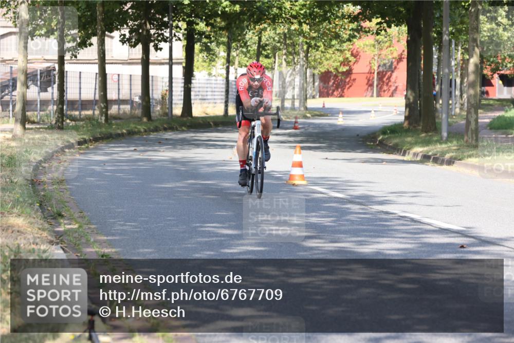 11.08.2024 - GEWOBA Citytriathlon Bremen H.Heesch http://msf.ph/oto/6767709 11.08.2024 10:19:04 Radfahren 1, 82, 85, 96 meine-sportfotos.de