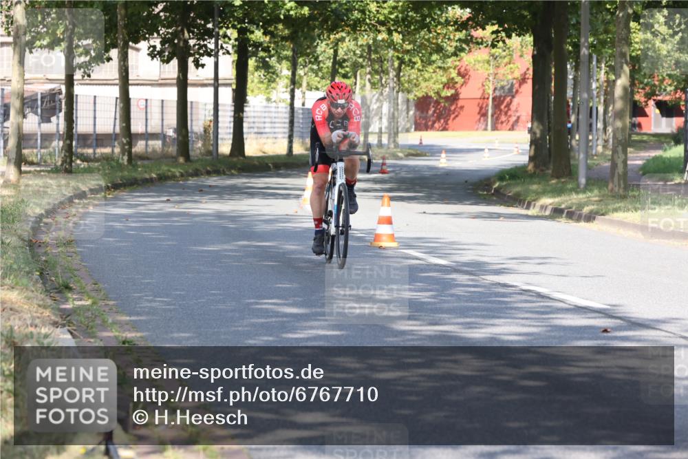 11.08.2024 - GEWOBA Citytriathlon Bremen H.Heesch http://msf.ph/oto/6767710 11.08.2024 10:19:04 Radfahren 1, 82, 85, 96 meine-sportfotos.de
