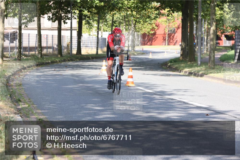 11.08.2024 - GEWOBA Citytriathlon Bremen H.Heesch http://msf.ph/oto/6767711 11.08.2024 10:19:04 Radfahren 1, 82, 85, 96 meine-sportfotos.de