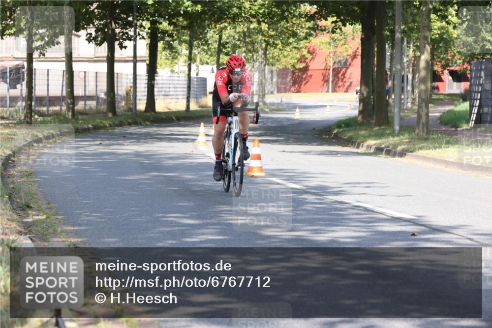 11.08.2024 - GEWOBA Citytriathlon Bremen H.Heesch http://msf.ph/oto/6767712 11.08.2024 10:19:04 Radfahren 1, 82, 85, 96 meine-sportfotos.de