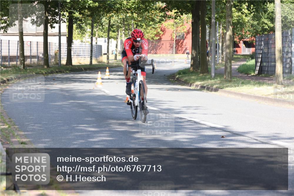 11.08.2024 - GEWOBA Citytriathlon Bremen H.Heesch http://msf.ph/oto/6767713 11.08.2024 10:19:04 Radfahren 1, 82, 85, 96 meine-sportfotos.de