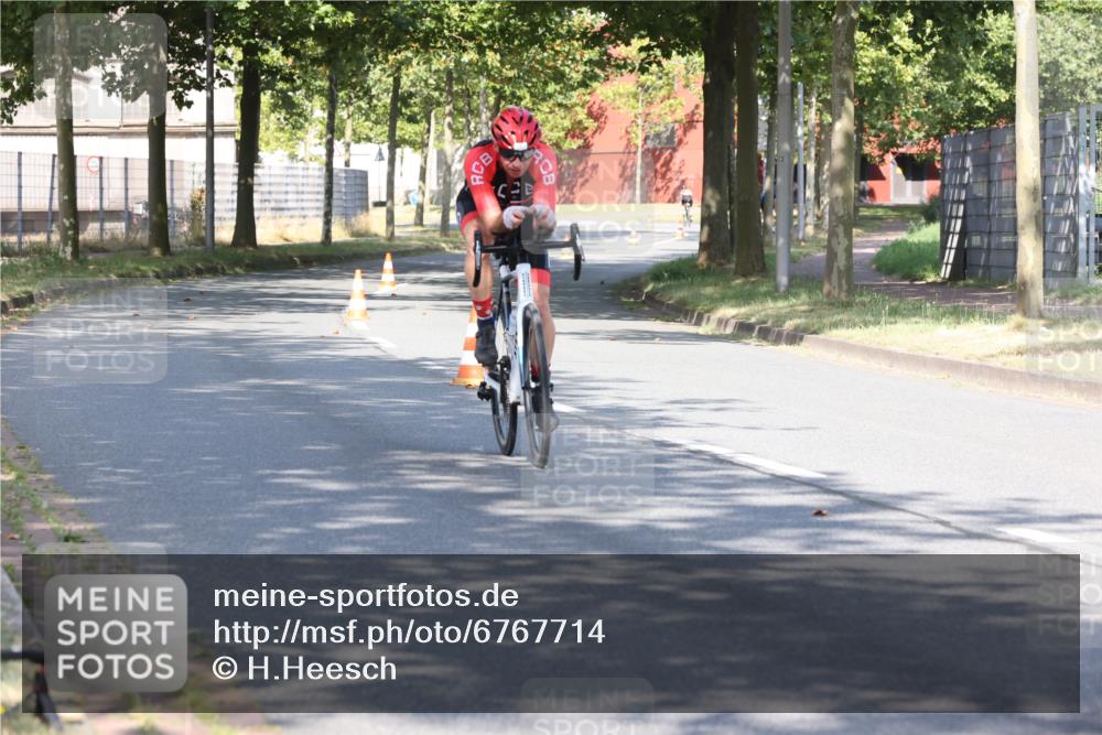 11.08.2024 - GEWOBA Citytriathlon Bremen H.Heesch http://msf.ph/oto/6767714 11.08.2024 10:19:04 Radfahren 1, 82, 85, 96 meine-sportfotos.de