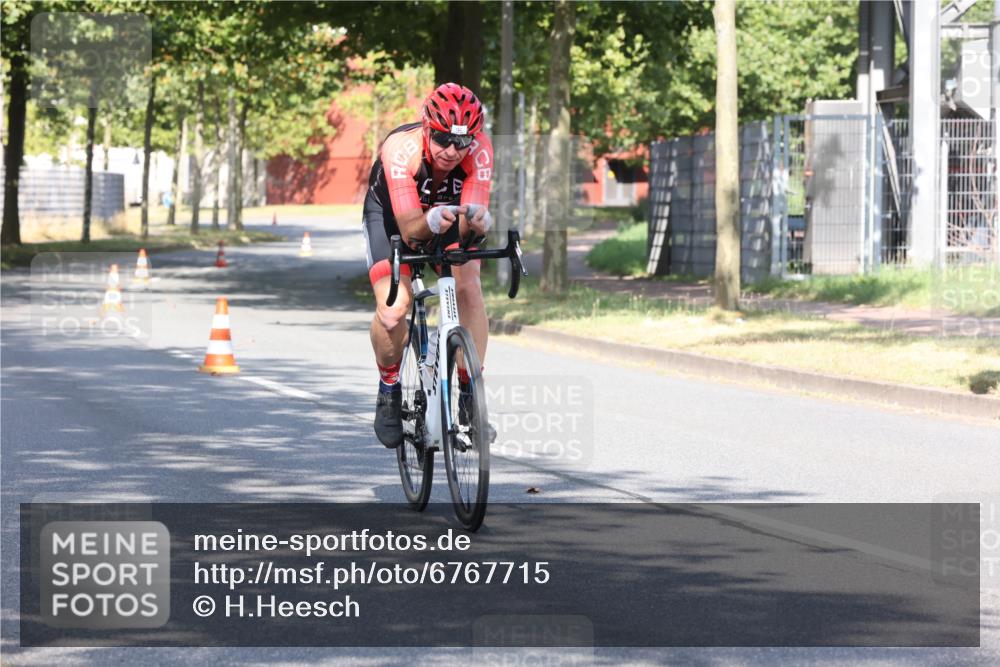 11.08.2024 - GEWOBA Citytriathlon Bremen H.Heesch http://msf.ph/oto/6767715 11.08.2024 10:19:05 Radfahren 1, 82, 85, 96 meine-sportfotos.de