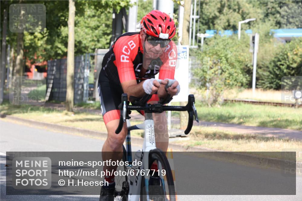 11.08.2024 - GEWOBA Citytriathlon Bremen H.Heesch http://msf.ph/oto/6767719 11.08.2024 10:19:05 Radfahren 1, 82, 85, 96 meine-sportfotos.de