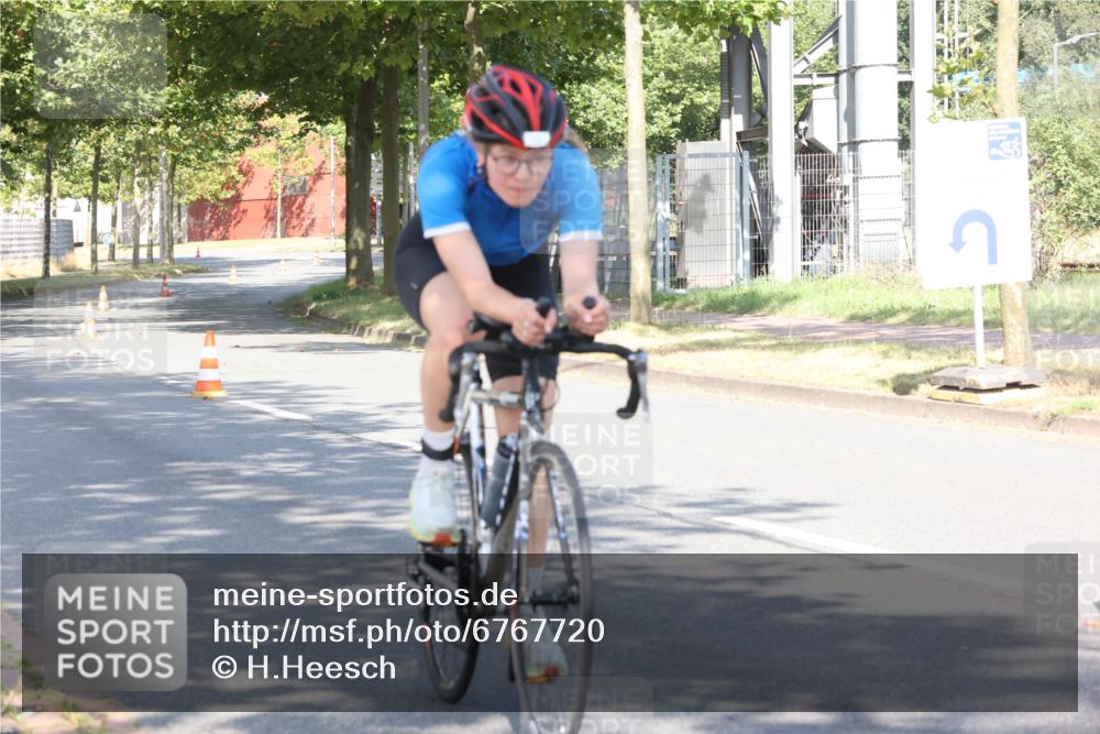 11.08.2024 - GEWOBA Citytriathlon Bremen H.Heesch http://msf.ph/oto/6767720 11.08.2024 10:19:42 Radfahren 3, 56, 59 meine-sportfotos.de