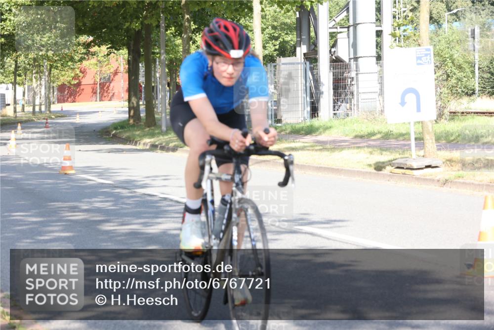 11.08.2024 - GEWOBA Citytriathlon Bremen H.Heesch http://msf.ph/oto/6767721 11.08.2024 10:19:43 Radfahren 3, 56, 59 meine-sportfotos.de