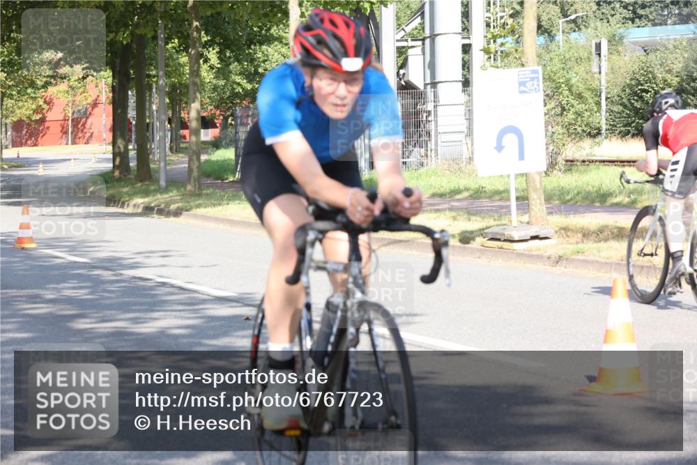 11.08.2024 - GEWOBA Citytriathlon Bremen H.Heesch http://msf.ph/oto/6767723 11.08.2024 10:19:43 Radfahren 3, 56, 59 meine-sportfotos.de