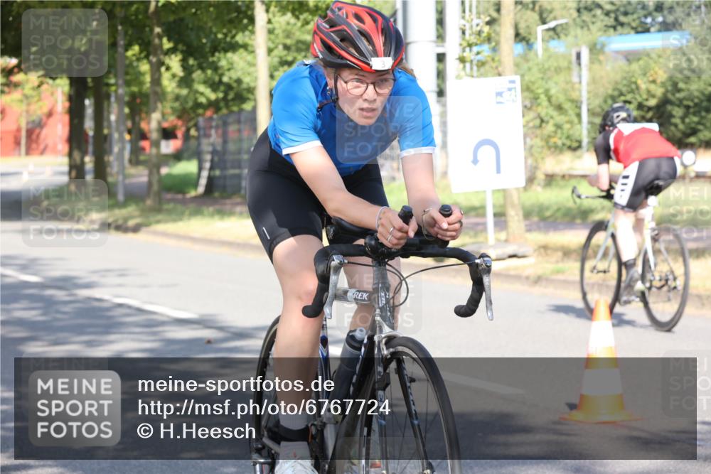 11.08.2024 - GEWOBA Citytriathlon Bremen H.Heesch http://msf.ph/oto/6767724 11.08.2024 10:19:43 Radfahren 3, 56, 59 meine-sportfotos.de