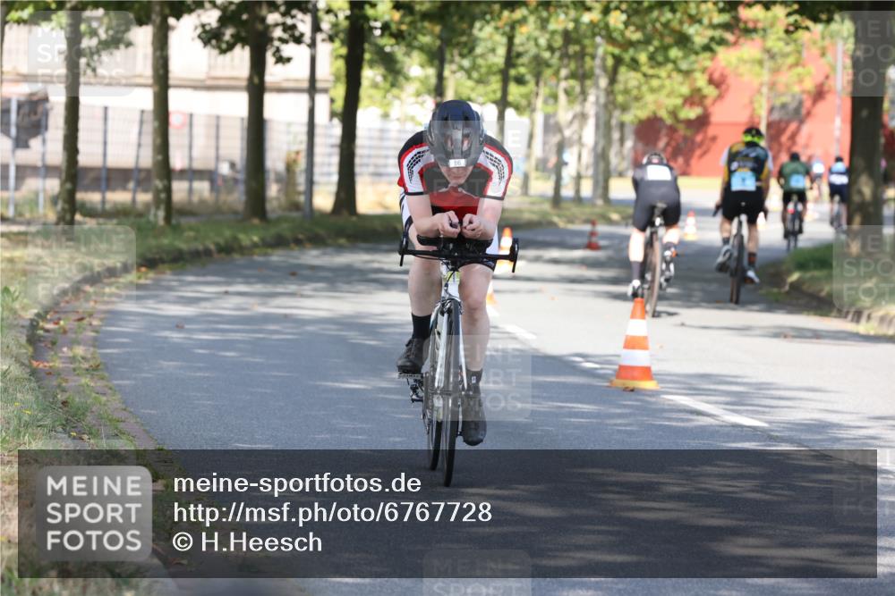 11.08.2024 - GEWOBA Citytriathlon Bremen H.Heesch http://msf.ph/oto/6767728 11.08.2024 10:20:29 Radfahren 16 meine-sportfotos.de