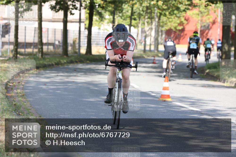 11.08.2024 - GEWOBA Citytriathlon Bremen H.Heesch http://msf.ph/oto/6767729 11.08.2024 10:20:29 Radfahren 16 meine-sportfotos.de