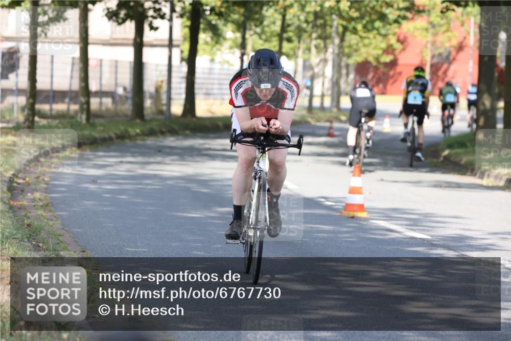 11.08.2024 - GEWOBA Citytriathlon Bremen H.Heesch http://msf.ph/oto/6767730 11.08.2024 10:20:29 Radfahren 16 meine-sportfotos.de