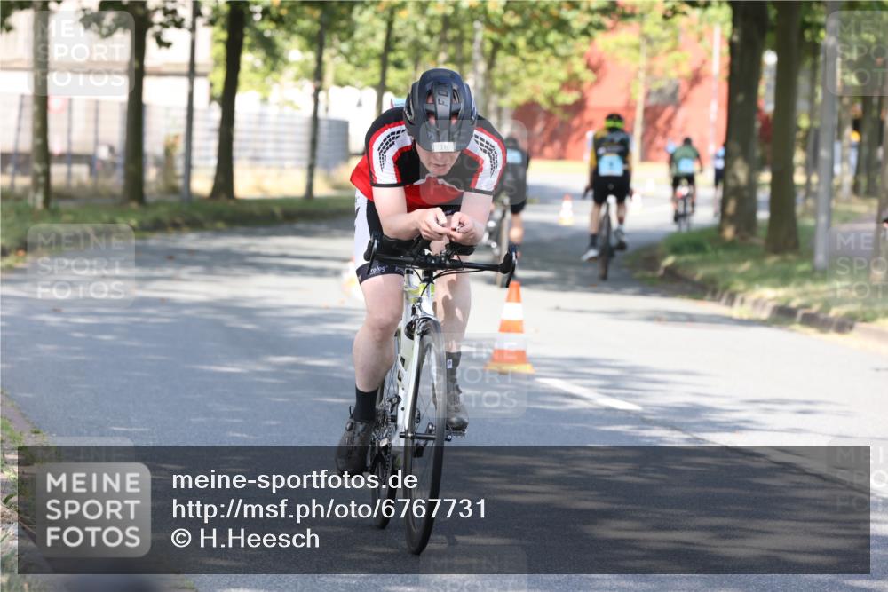 11.08.2024 - GEWOBA Citytriathlon Bremen H.Heesch http://msf.ph/oto/6767731 11.08.2024 10:20:30 Radfahren 16 meine-sportfotos.de