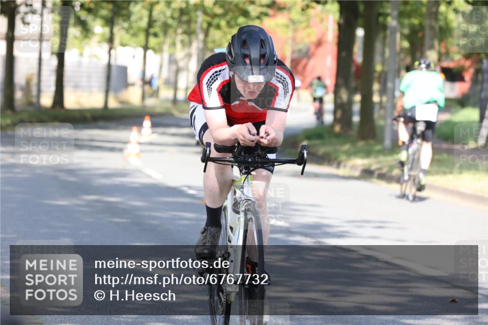 11.08.2024 - GEWOBA Citytriathlon Bremen H.Heesch http://msf.ph/oto/6767732 11.08.2024 10:20:30 Radfahren 16 meine-sportfotos.de