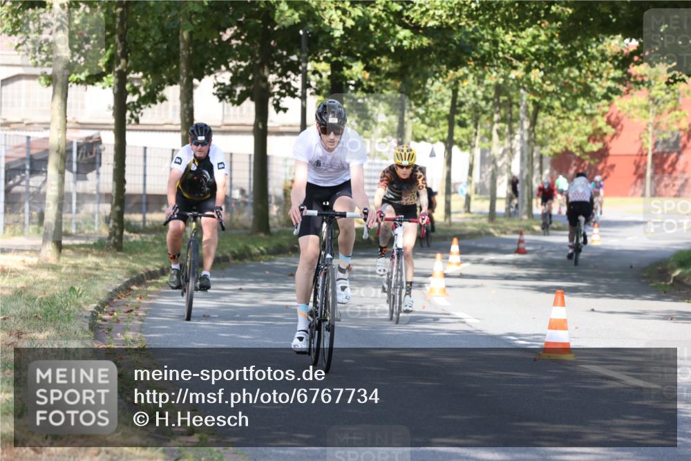 11.08.2024 - GEWOBA Citytriathlon Bremen H.Heesch http://msf.ph/oto/6767734 11.08.2024 10:20:47 Radfahren 7, 11, 20, 45, 52, 92 meine-sportfotos.de