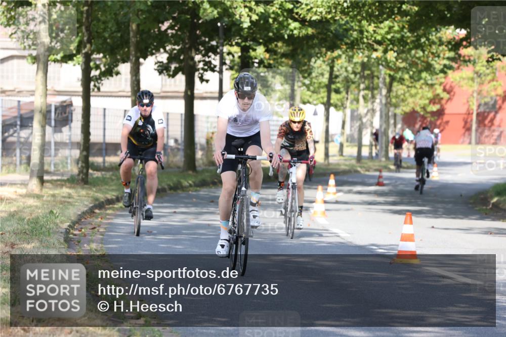 11.08.2024 - GEWOBA Citytriathlon Bremen H.Heesch http://msf.ph/oto/6767735 11.08.2024 10:20:47 Radfahren 7, 11, 20, 45, 52, 92 meine-sportfotos.de