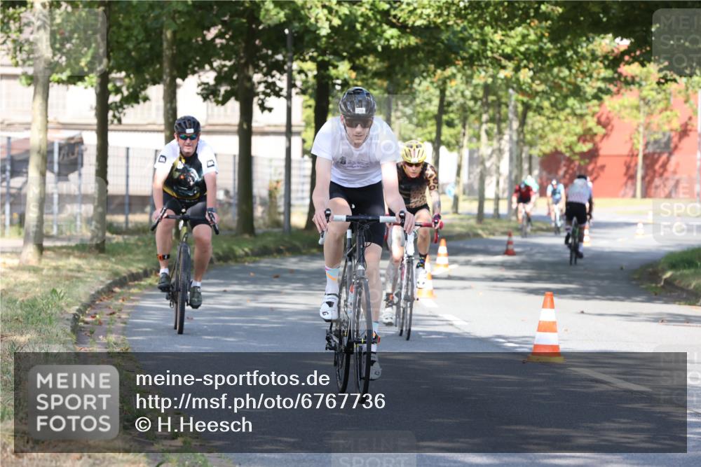 11.08.2024 - GEWOBA Citytriathlon Bremen H.Heesch http://msf.ph/oto/6767736 11.08.2024 10:20:47 Radfahren 7, 11, 20, 45, 52, 92 meine-sportfotos.de
