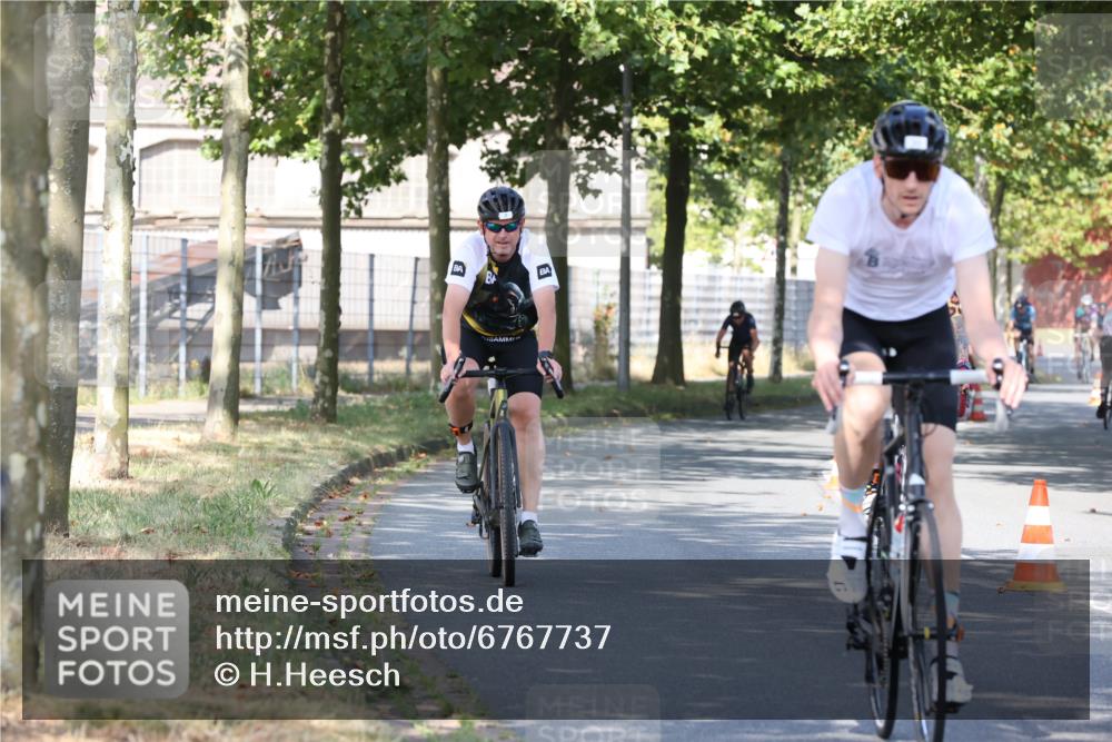 11.08.2024 - GEWOBA Citytriathlon Bremen H.Heesch http://msf.ph/oto/6767737 11.08.2024 10:20:48 Radfahren 7, 11, 20, 45, 52, 87, 92 meine-sportfotos.de