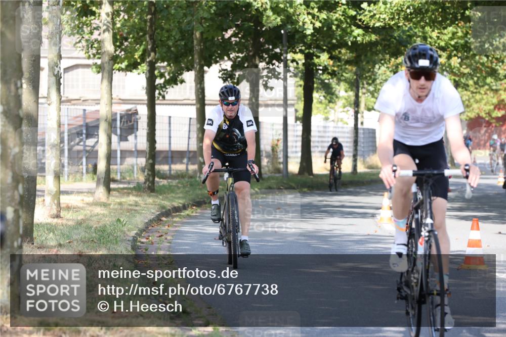 11.08.2024 - GEWOBA Citytriathlon Bremen H.Heesch http://msf.ph/oto/6767738 11.08.2024 10:20:48 Radfahren 7, 11, 20, 45, 52, 87, 92 meine-sportfotos.de