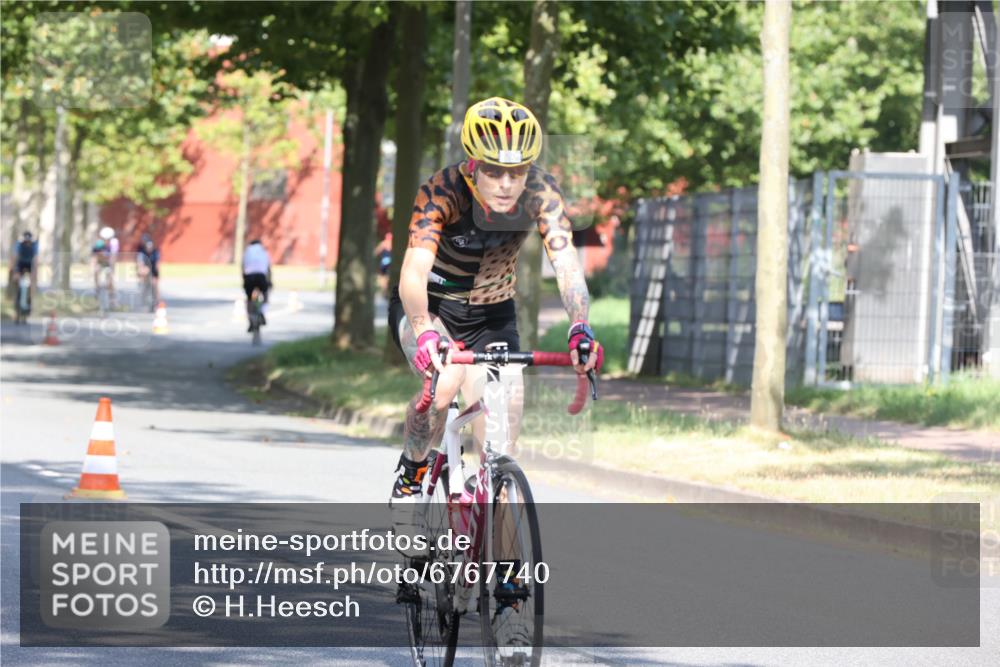 11.08.2024 - GEWOBA Citytriathlon Bremen H.Heesch http://msf.ph/oto/6767740 11.08.2024 10:20:49 Radfahren 4, 7, 11, 20, 45, 52, 87, 92 meine-sportfotos.de