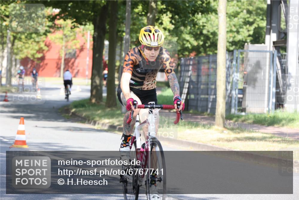 11.08.2024 - GEWOBA Citytriathlon Bremen H.Heesch http://msf.ph/oto/6767741 11.08.2024 10:20:49 Radfahren 4, 7, 11, 20, 45, 52, 87, 92 meine-sportfotos.de