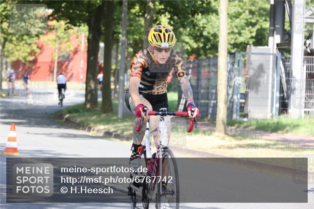 11.08.2024 - GEWOBA Citytriathlon Bremen H.Heesch http://msf.ph/oto/6767742 11.08.2024 10:20:49 Radfahren 4, 7, 11, 20, 45, 52, 87, 92 meine-sportfotos.de