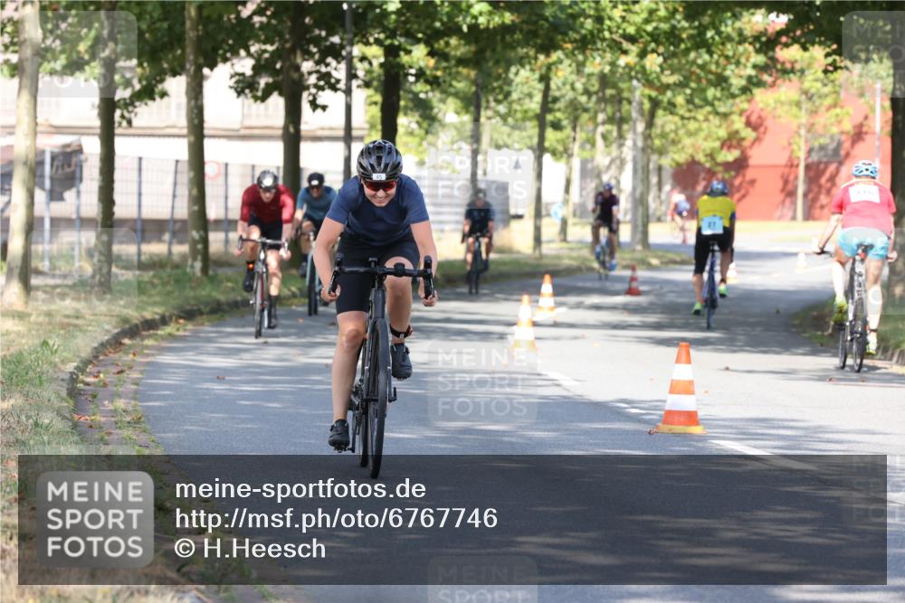 11.08.2024 - GEWOBA Citytriathlon Bremen H.Heesch http://msf.ph/oto/6767746 11.08.2024 10:20:53 Radfahren 4, 7, 11, 20, 45, 52, 58, 87, 92 meine-sportfotos.de