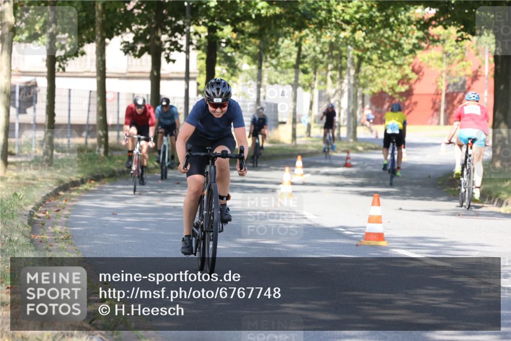 11.08.2024 - GEWOBA Citytriathlon Bremen H.Heesch http://msf.ph/oto/6767748 11.08.2024 10:20:54 Radfahren 4, 7, 11, 20, 45, 52, 58, 87, 92 meine-sportfotos.de