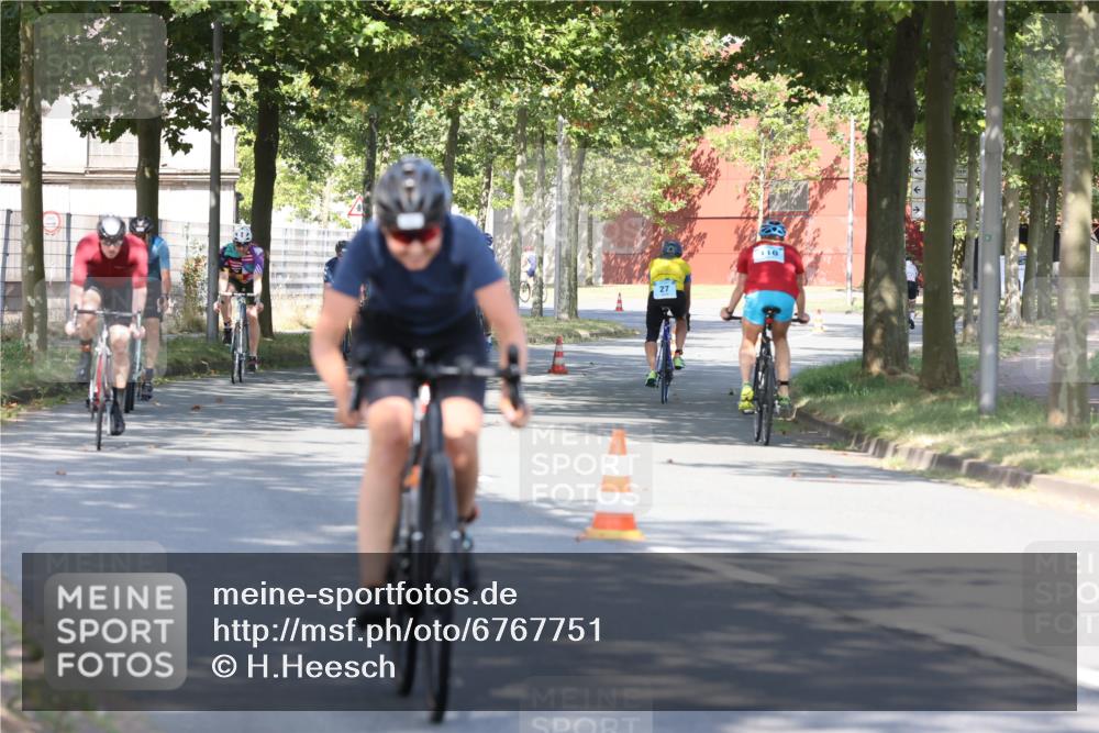 11.08.2024 - GEWOBA Citytriathlon Bremen H.Heesch http://msf.ph/oto/6767751 11.08.2024 10:20:54 Radfahren 4, 7, 11, 20, 45, 52, 58, 87, 92 meine-sportfotos.de