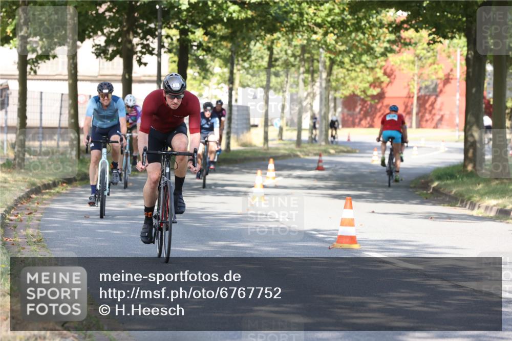 11.08.2024 - GEWOBA Citytriathlon Bremen H.Heesch http://msf.ph/oto/6767752 11.08.2024 10:20:56 Radfahren 4, 7, 11, 20, 45, 52, 58, 87, 92 meine-sportfotos.de