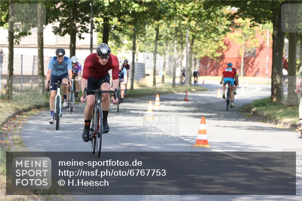 11.08.2024 - GEWOBA Citytriathlon Bremen H.Heesch http://msf.ph/oto/6767753 11.08.2024 10:20:56 Radfahren 4, 7, 11, 20, 45, 52, 58, 87, 92 meine-sportfotos.de
