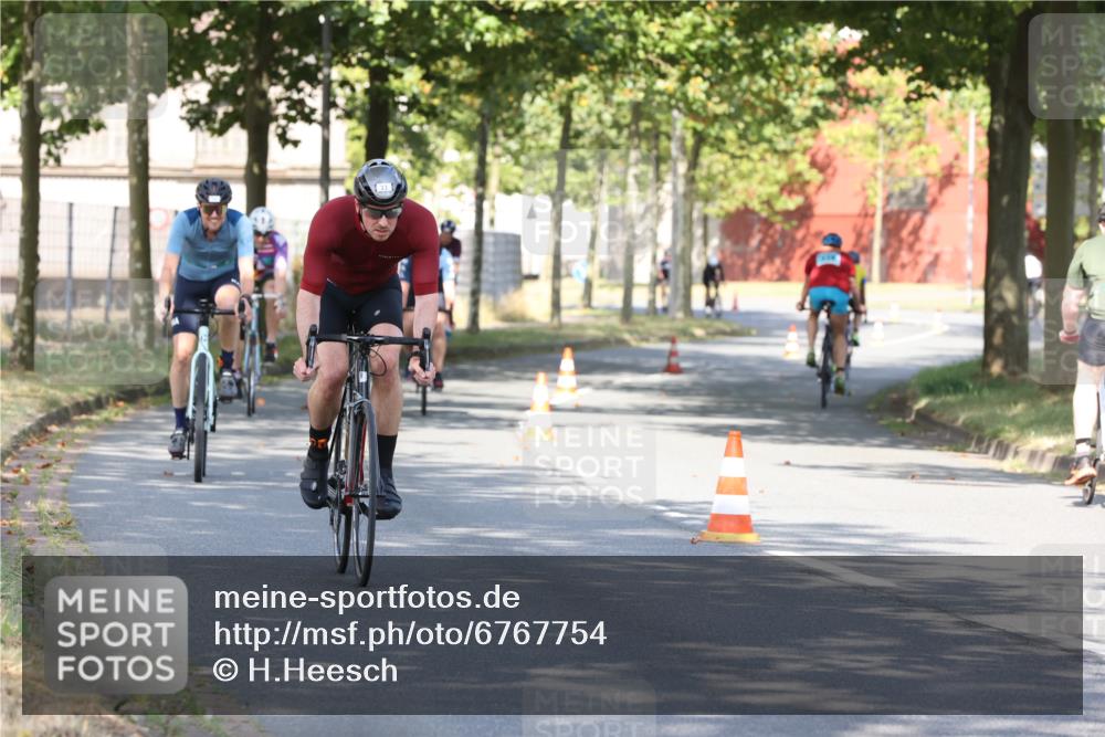 11.08.2024 - GEWOBA Citytriathlon Bremen H.Heesch http://msf.ph/oto/6767754 11.08.2024 10:20:56 Radfahren 4, 7, 11, 20, 45, 52, 58, 87, 92 meine-sportfotos.de