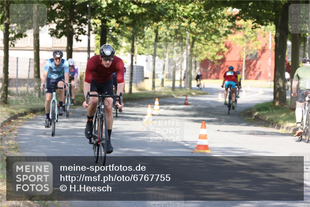 11.08.2024 - GEWOBA Citytriathlon Bremen H.Heesch http://msf.ph/oto/6767755 11.08.2024 10:20:56 Radfahren 4, 7, 11, 20, 45, 52, 58, 87, 92 meine-sportfotos.de
