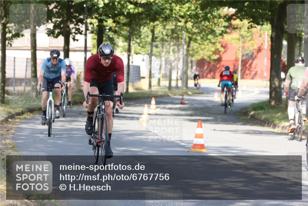 11.08.2024 - GEWOBA Citytriathlon Bremen H.Heesch http://msf.ph/oto/6767756 11.08.2024 10:20:56 Radfahren 4, 7, 11, 20, 45, 52, 58, 87, 92 meine-sportfotos.de