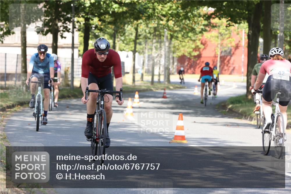 11.08.2024 - GEWOBA Citytriathlon Bremen H.Heesch http://msf.ph/oto/6767757 11.08.2024 10:20:56 Radfahren 4, 7, 11, 20, 45, 52, 58, 87, 92 meine-sportfotos.de