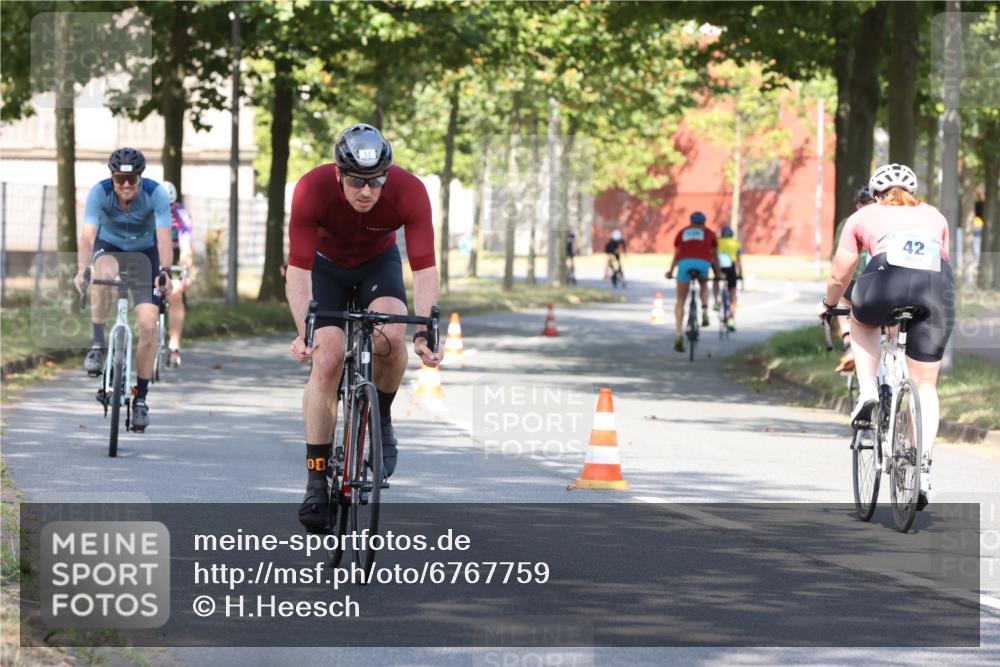 11.08.2024 - GEWOBA Citytriathlon Bremen H.Heesch http://msf.ph/oto/6767759 11.08.2024 10:20:56 Radfahren 4, 7, 11, 20, 45, 52, 58, 87, 92 meine-sportfotos.de