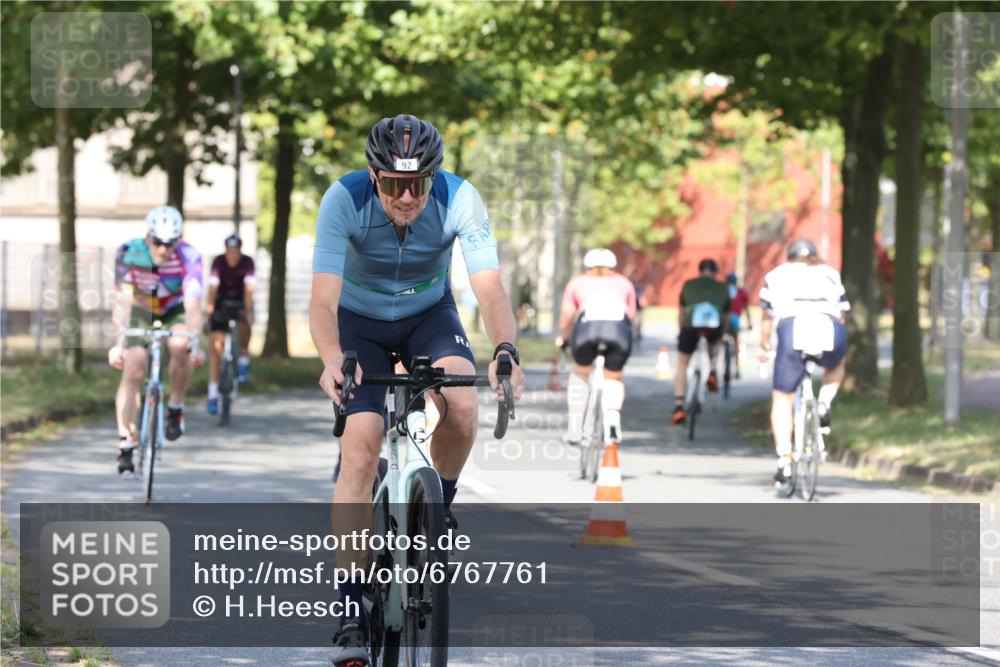 11.08.2024 - GEWOBA Citytriathlon Bremen H.Heesch http://msf.ph/oto/6767761 11.08.2024 10:20:58 Radfahren 4, 7, 11, 20, 45, 52, 58, 71, 87, 92 meine-sportfotos.de