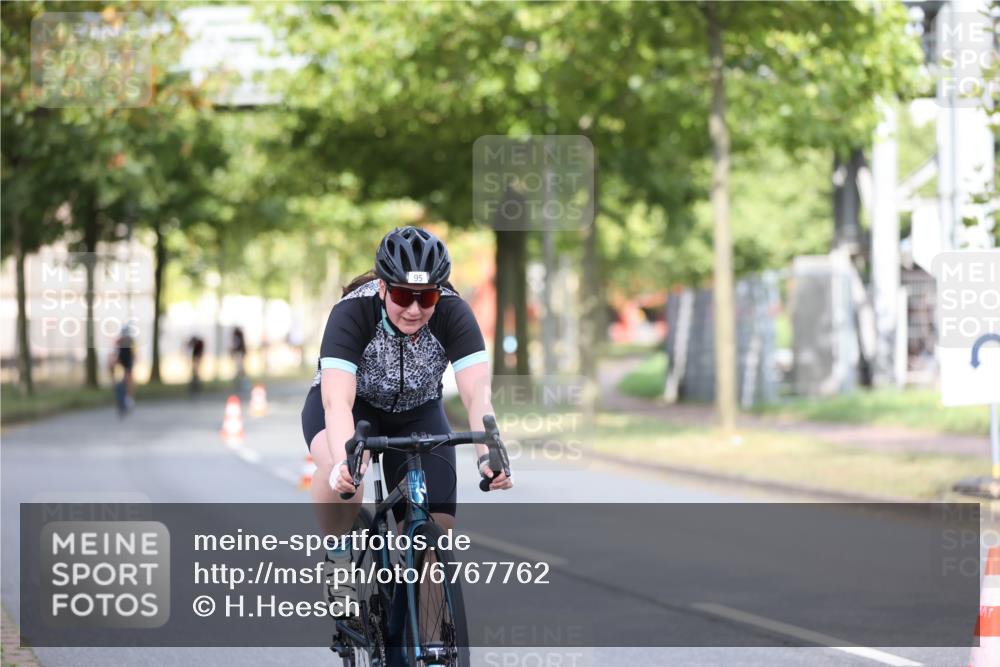 11.08.2024 - GEWOBA Citytriathlon Bremen H.Heesch http://msf.ph/oto/6767762 11.08.2024 10:38:25 Radfahren 3, 4, 11, 29, 43, 52, 58, 95 meine-sportfotos.de