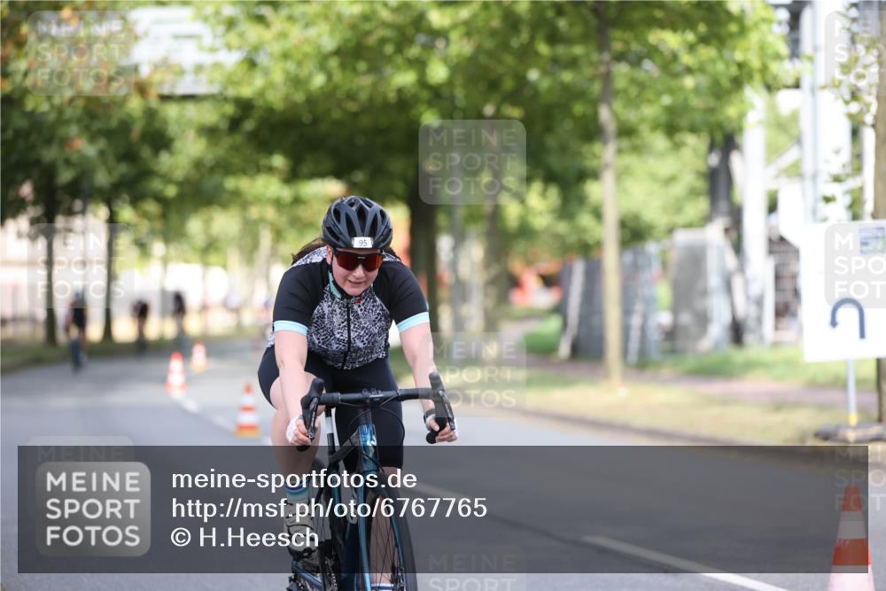 11.08.2024 - GEWOBA Citytriathlon Bremen H.Heesch http://msf.ph/oto/6767765 11.08.2024 10:38:25 Radfahren 3, 4, 11, 29, 43, 52, 58, 95 meine-sportfotos.de